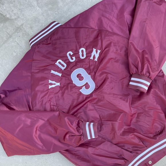 2018 VIDCON 9 Creator Embroidered Burgundy Satin Jacket Cardinal size medium - Picture 9 of 10